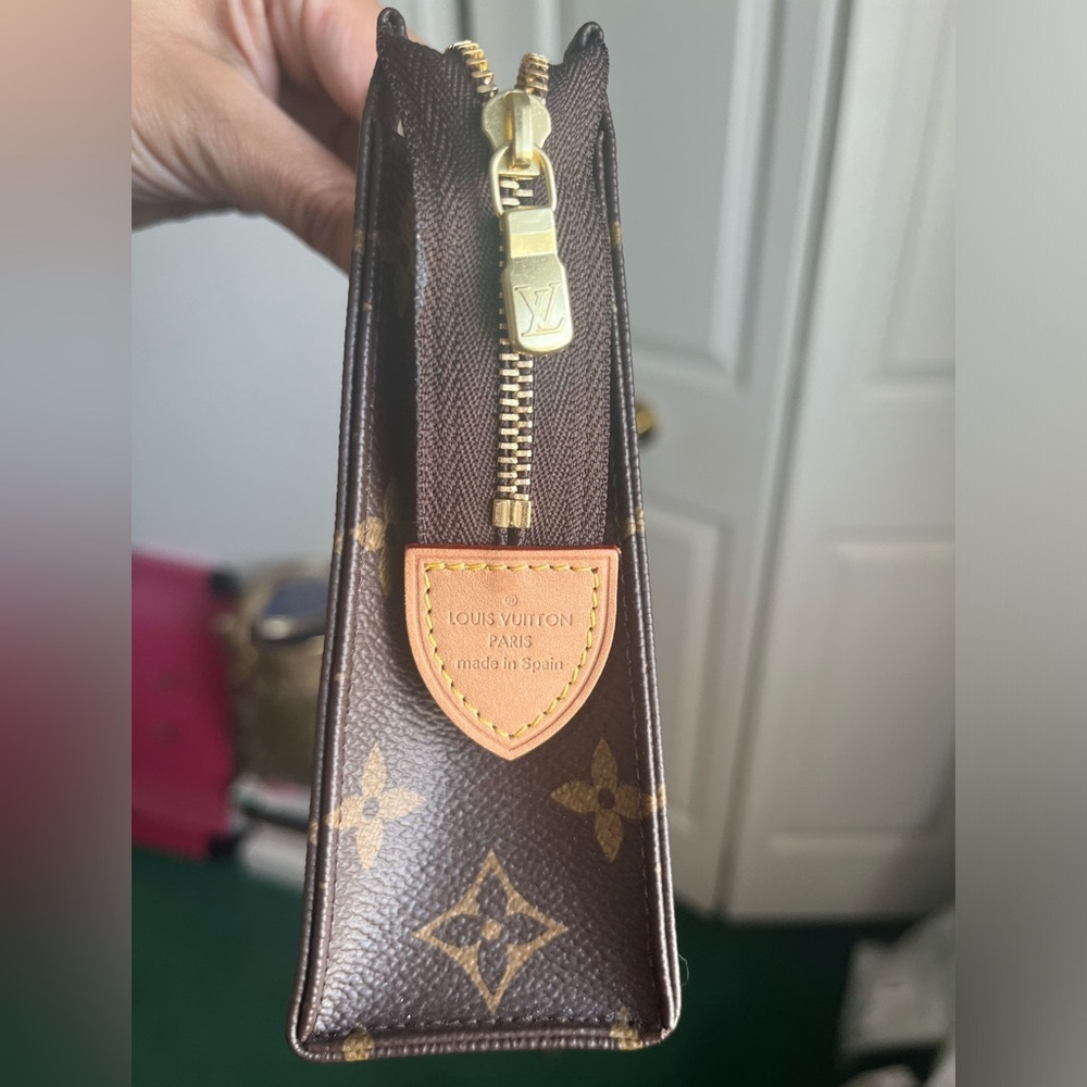 Authentic Monogram Toiletry 19
